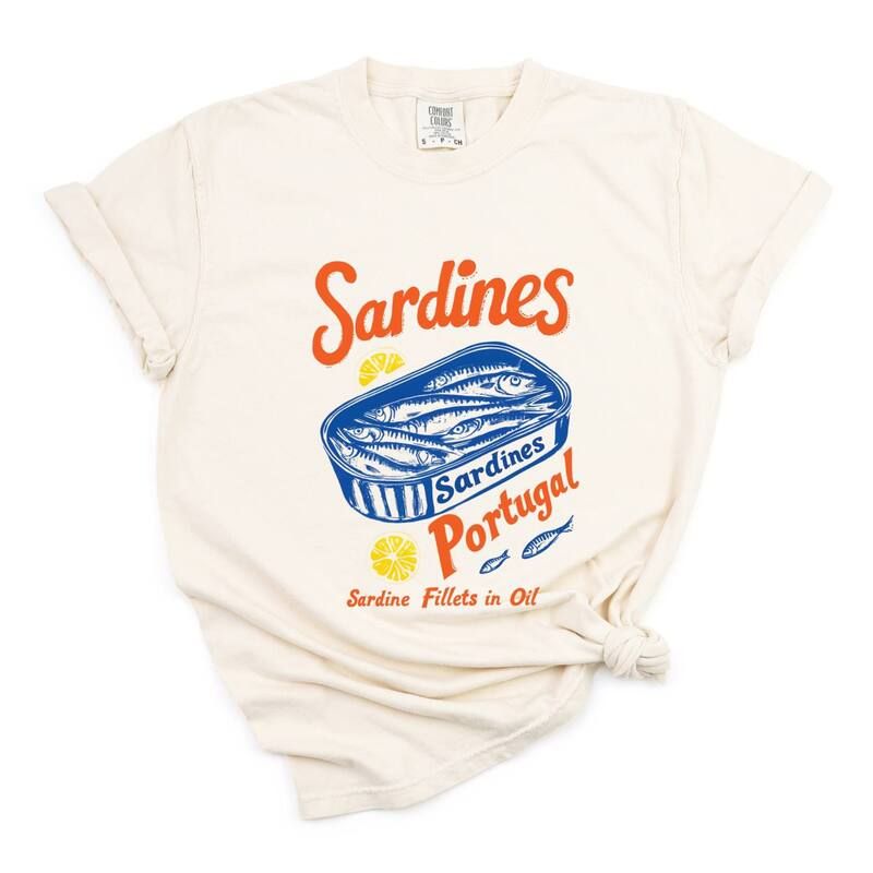 Simply Sage Market レディース トップス Tシャツ グラフィック Simply Sage Market Sardines Portugal Womens Garment Dyed Graphic TShirt Ivory アイボリー