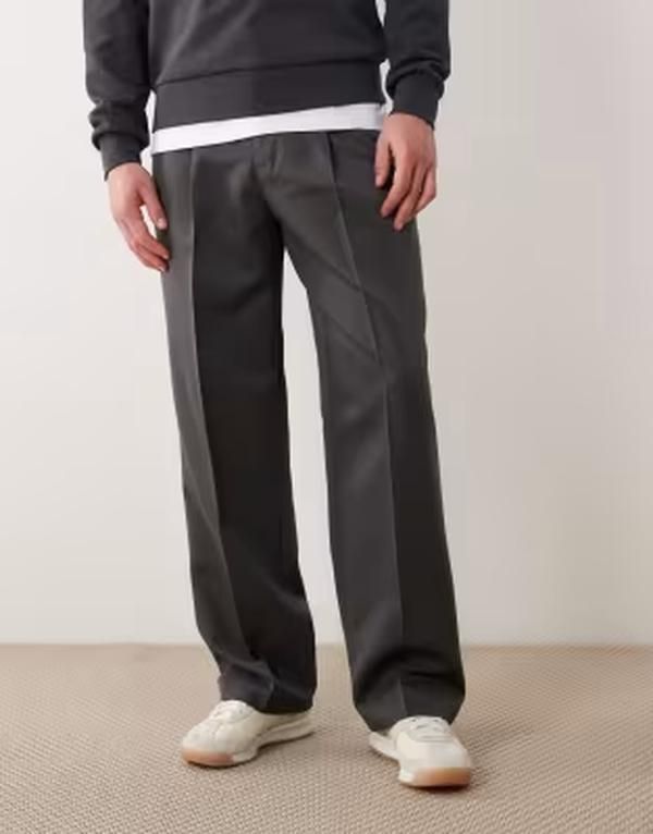 エイソス メンズ ボトムス カジュアルパンツ ワイドレッグ プリーツ ASOS DESIGN pleated wide leg dress pants in charcoal チャコール