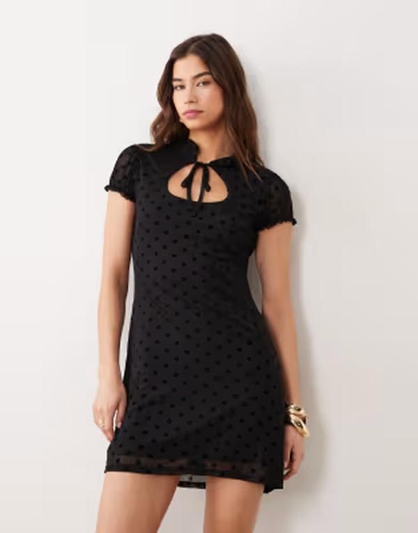 ミスセルフフリッジ レディース トップス ワンピース ドット柄 ドット ミニ メッシュ キャップ Misselfridge cap sleeve keyhole mini dress in mesh polka dot Black ブラック