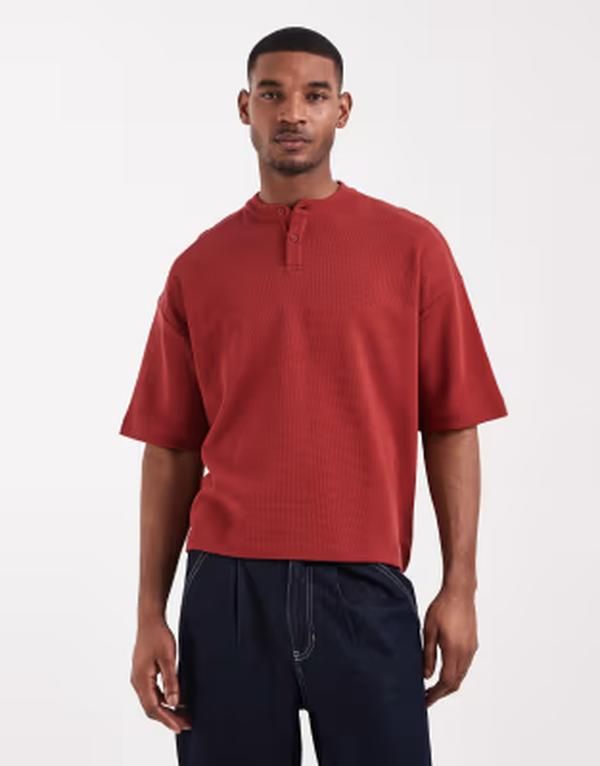 エイソス メンズ トップス Tシャツ ヘンリーネック ASOS DESIGN boxy oversized Tshirt withenley neck waffle Rosewood レッド