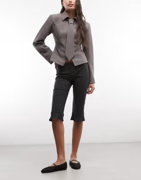 モンキ レディース ボトムス カジュアルパンツ フリル キャップ Monki ruffle capri pants Black dark ブラック
