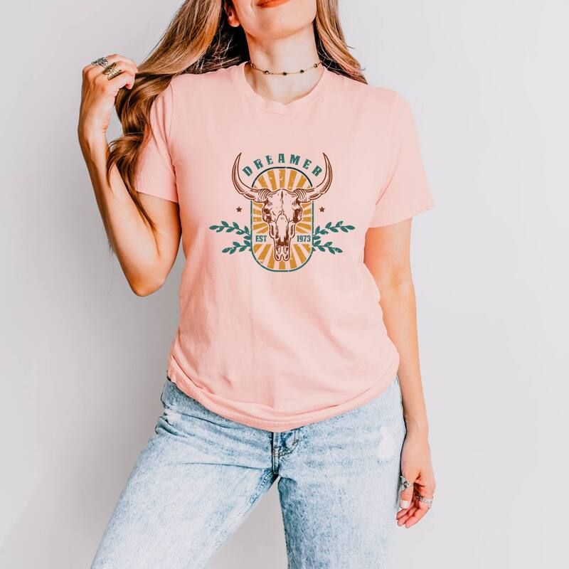 Simply Sage Market レディース トップス Tシャツ グラフィック Simply Sage Market Cow Skull Dreamer Womenshort Sleeve Graphic TShirt Blush ブラッシュ
