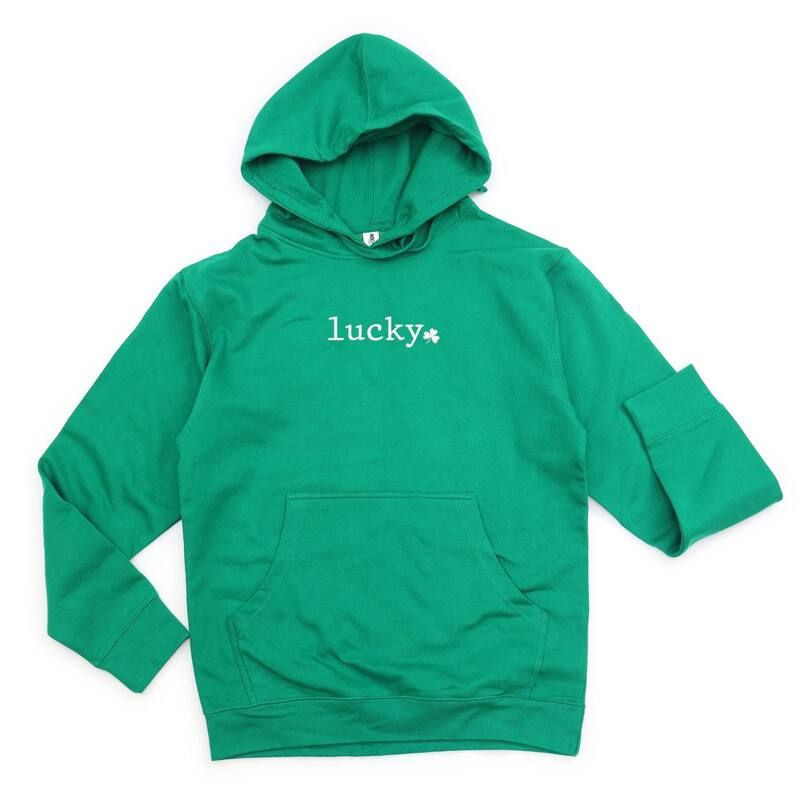 Simply Sage Market レディース トップス Tシャツ プリント パーカー グラフィック Simply Sage Market Lucky Typewriter Clover Puff Print Womens Graphic Hoodie Gr