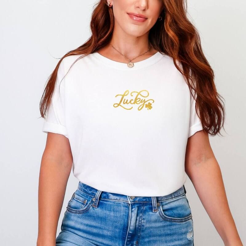 Simply Sage Market レディース トップス Tシャツ グラフィック Simply Sage Market Cursive Lucky Clover Glitter Womens Garment Dyed Graphic TShirt White