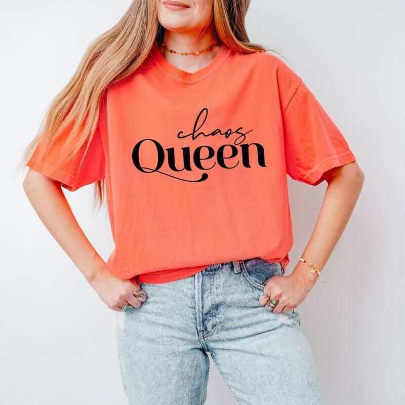 Simply Sage Market レディース トップス Tシャツ グラフィック Simply Sage Market Chaos Queen Womens Garment Dyed Graphic TShirt Bright Salmon サーモン