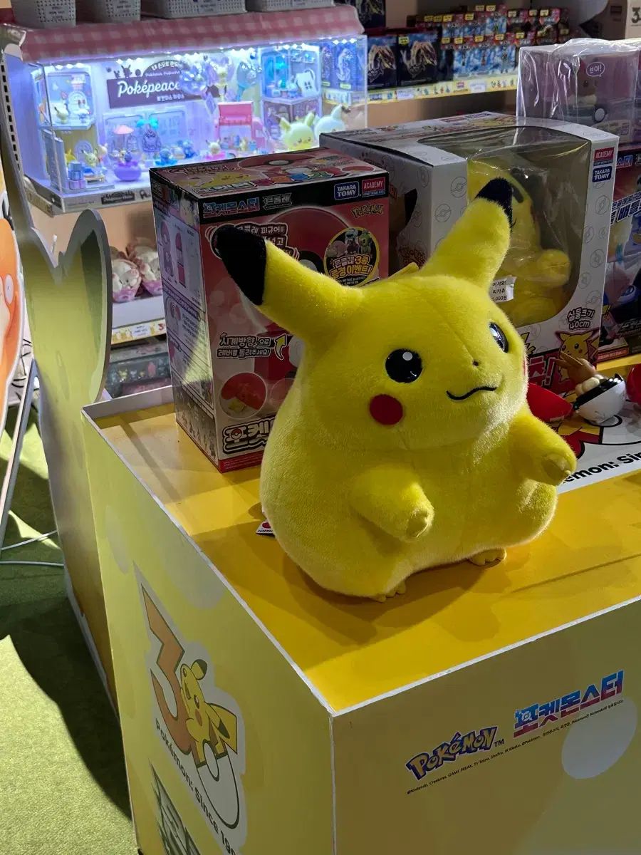 ピカチュウ 30周年 ぬいぐるみ