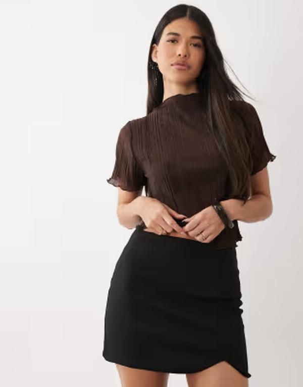 エイソス レディース トップス シャツ ハイネック シアー ASOS DESIGN sheer plisse high neck tee in chocolate BROWN ブラウン 10,860円