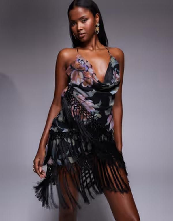 エイソス レディース トップス ワンピース オープンバック フラワー柄 ドレープリント ミニ フリンジ フラワー ASOS DESIGN layered fringe detail cowl plunge mini dress with drape open 23,660円