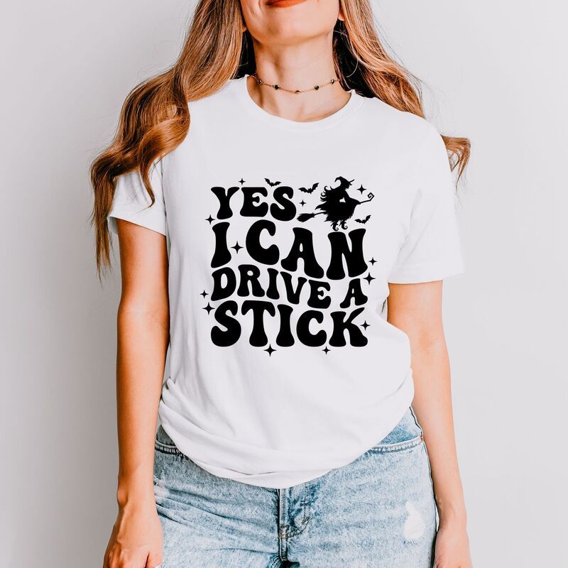 Simply Sage Market レディース トップス Tシャツ グラフィック Simply Sage Market Yes I Can Drive A Stick Womenshort Sleeve Graphic TShirt White ホワイト 7,984円