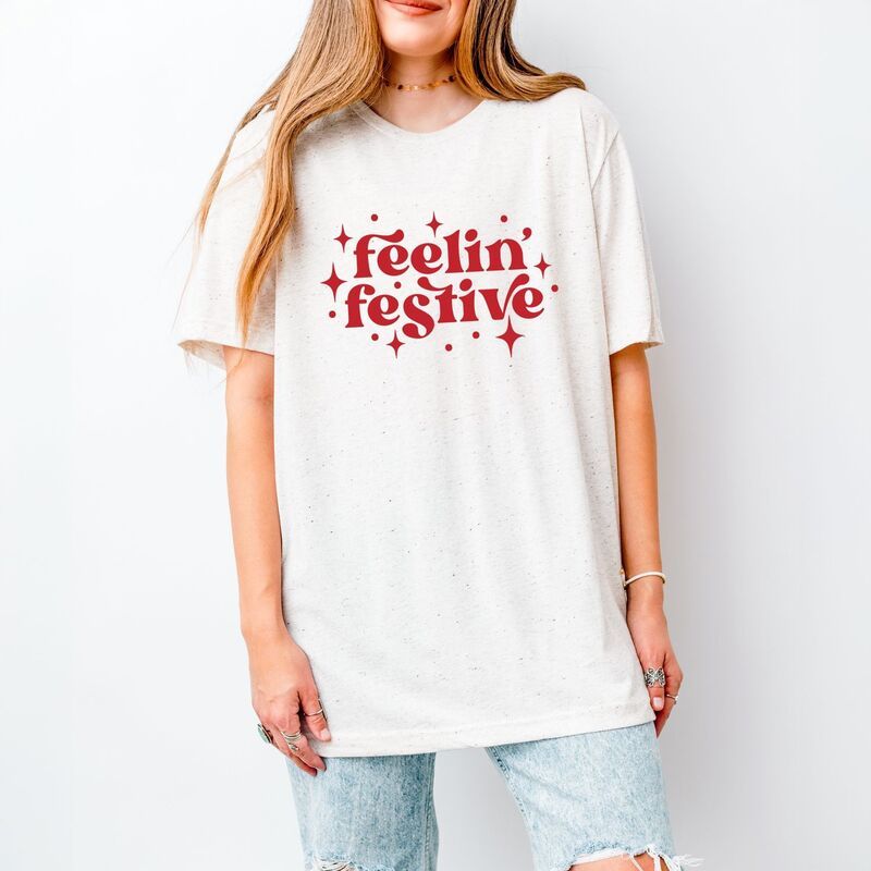 Simply Sage Market レディース トップス Tシャツ グラフィック Simply Sage Market Whimsical Feelin Festive Womenshort Sleeve Graphic TShirt Oatmeal オート