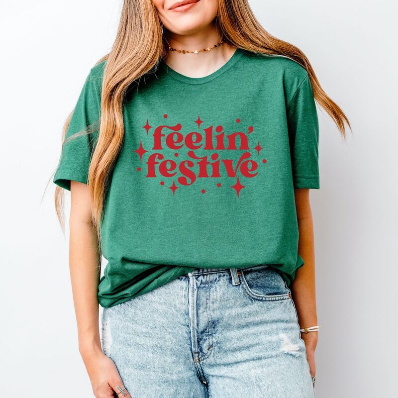 Simply Sage Market レディース トップス Tシャツ グラフィック Simply Sage Market Whimsical Feelin Festive Womenshort Sleeve Graphic TShirt Grass