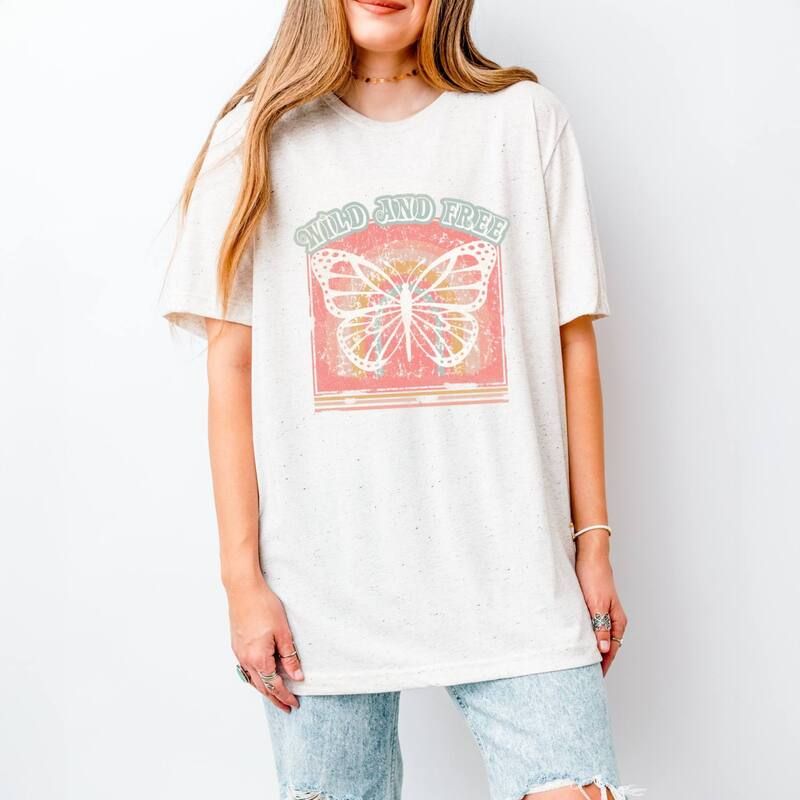 Simply Sage Market レディース トップス Tシャツ Simply Sage Market Wild And Free Butterfly Womenshort Sleeve Tee Oatmeal オートミール 7,585円