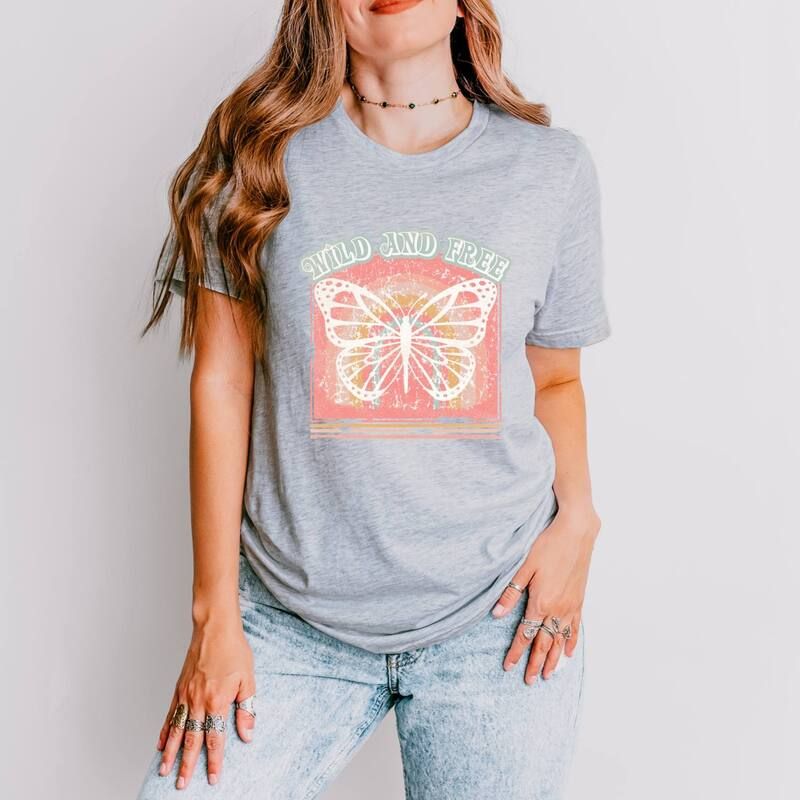Simply Sage Market レディース トップス Tシャツ Simply Sage Market Wild And Free Butterfly Womenshort Sleeve Tee Heather Grey グレー