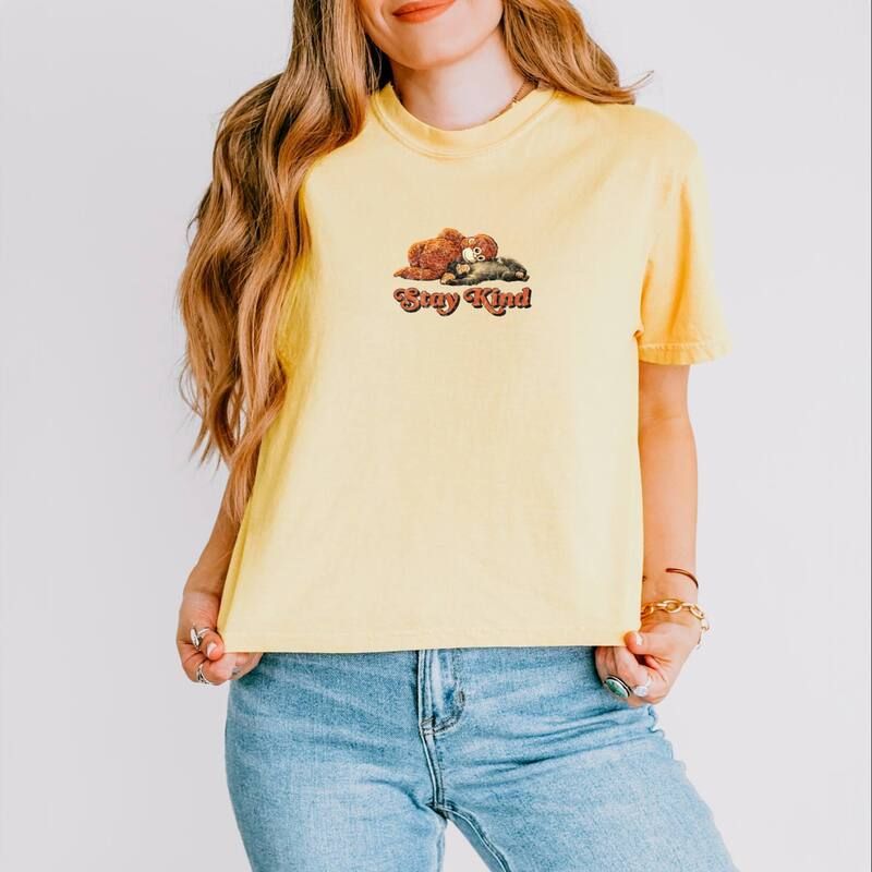 Simply Sage Market レディース トップス Tシャツ モンク グラフィック Simply Sage Market Stay Kind Punch the Monkey Womens Boxy Crop Top Graphic TShirt Bu