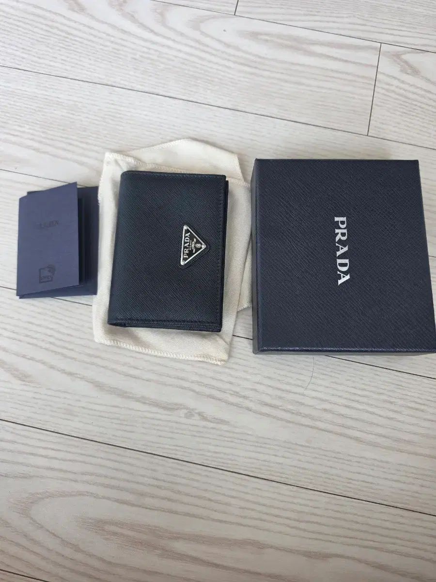 PRADA プラダ サフィアーノ 二つ折り財布 ブラック フルセット