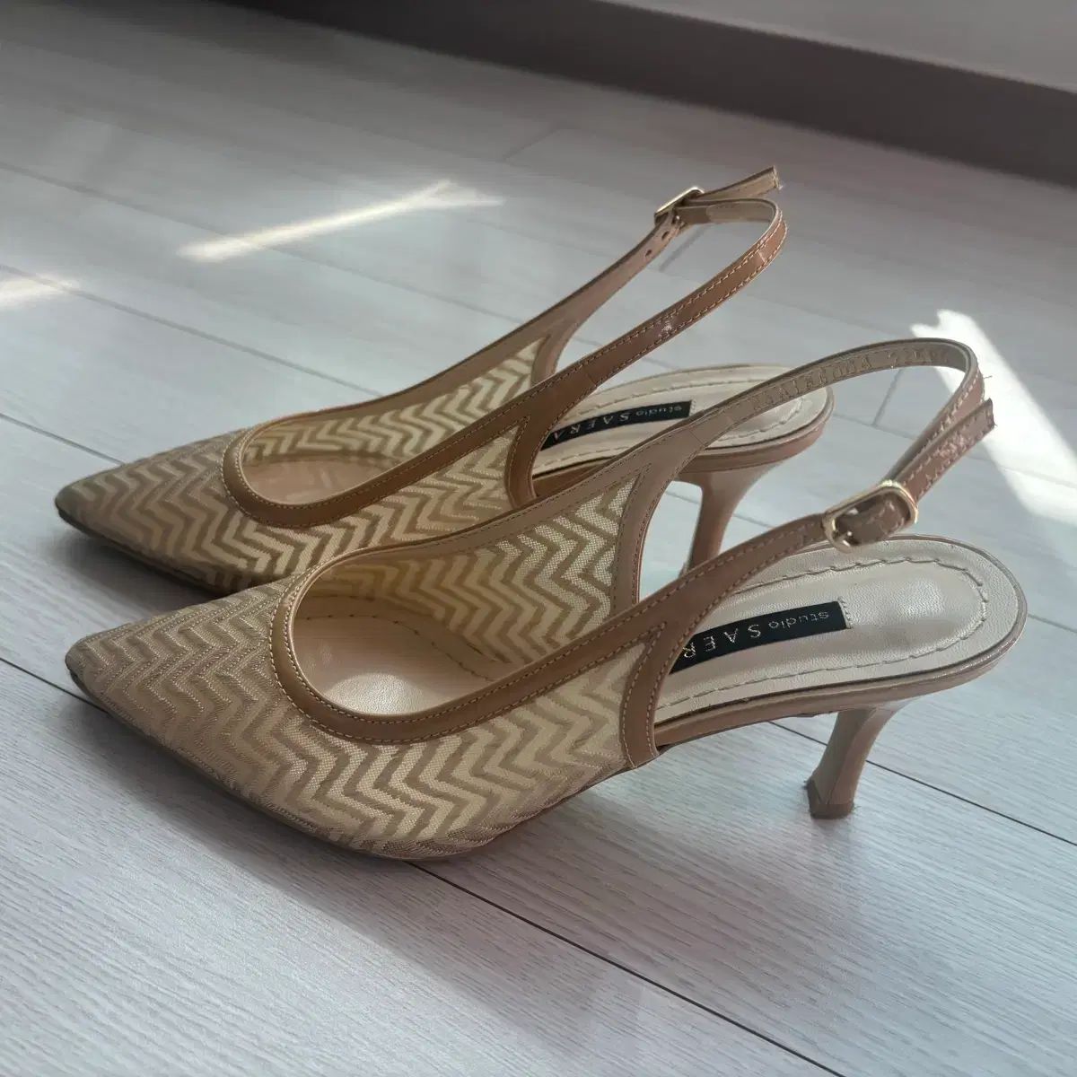 SAERA メッシュ スリングバック ヒール ベージュ 235