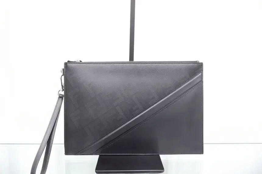 フェンディ シャドウ DIAGONAL フラット ポーチ クラッチバッグ 7N0110 AP1TF0GXN