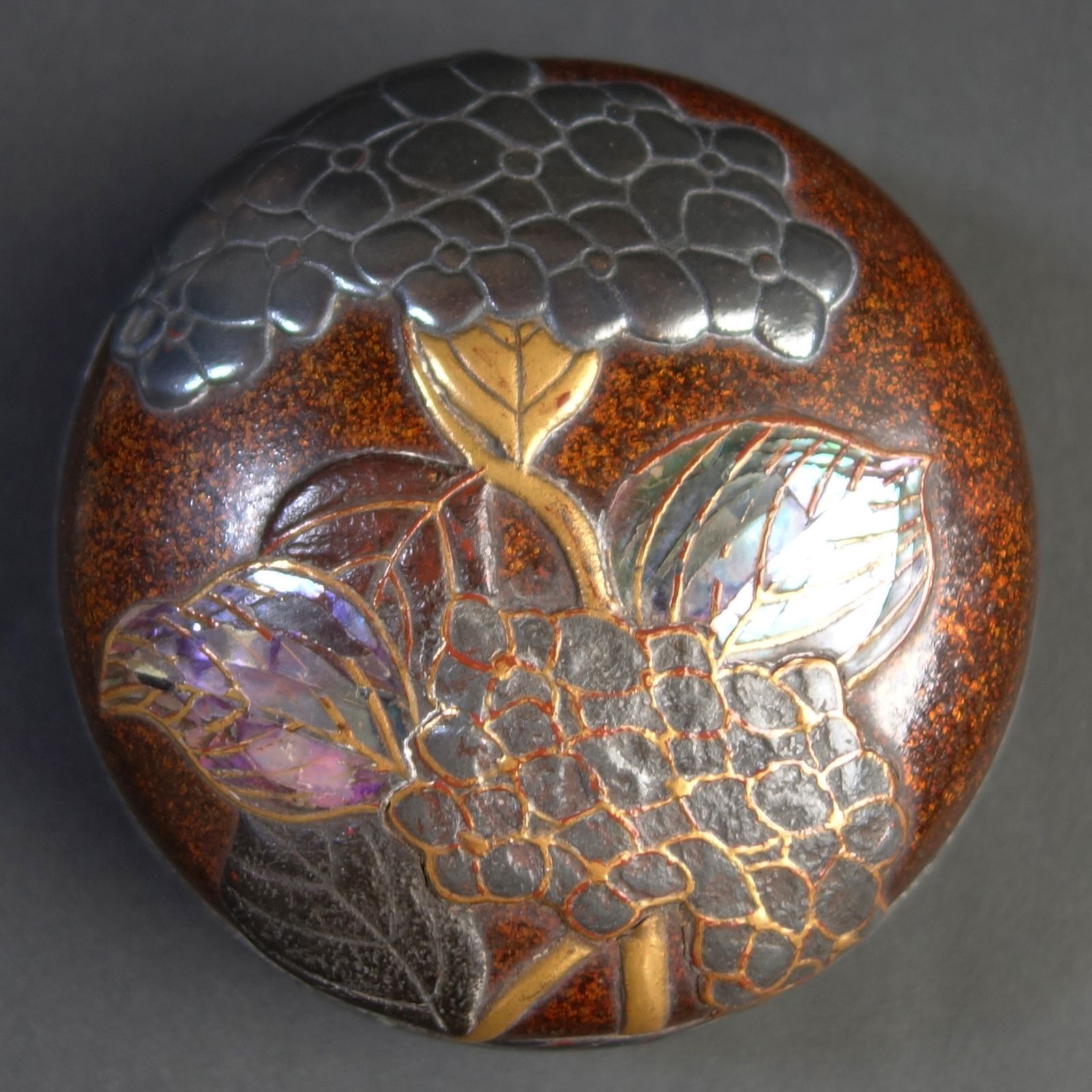 骨董逸品【紫陽花図 錫縁香合 高蒔絵 錫板貼 螺鈿細工】(共箱付き) 漆器 高蒔絵 錫縁 香合 茶道具 骨董 古美術 Bc25043001