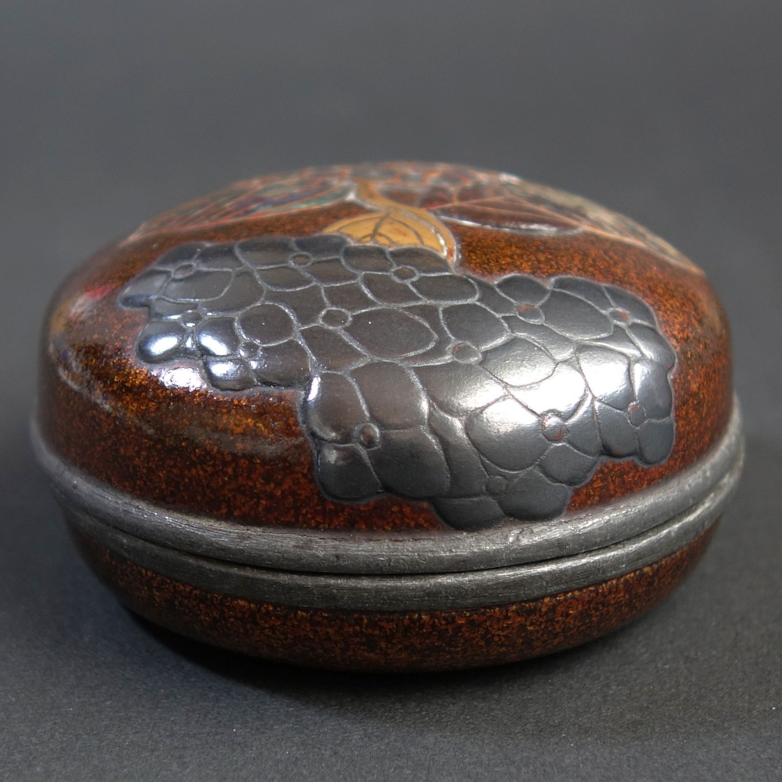 骨董逸品【紫陽花図 錫縁香合 高蒔絵 錫板貼 螺鈿細工】(共箱付き) 漆器 高蒔絵 錫縁 香合 茶道具 骨董 古美術 Bc25043001