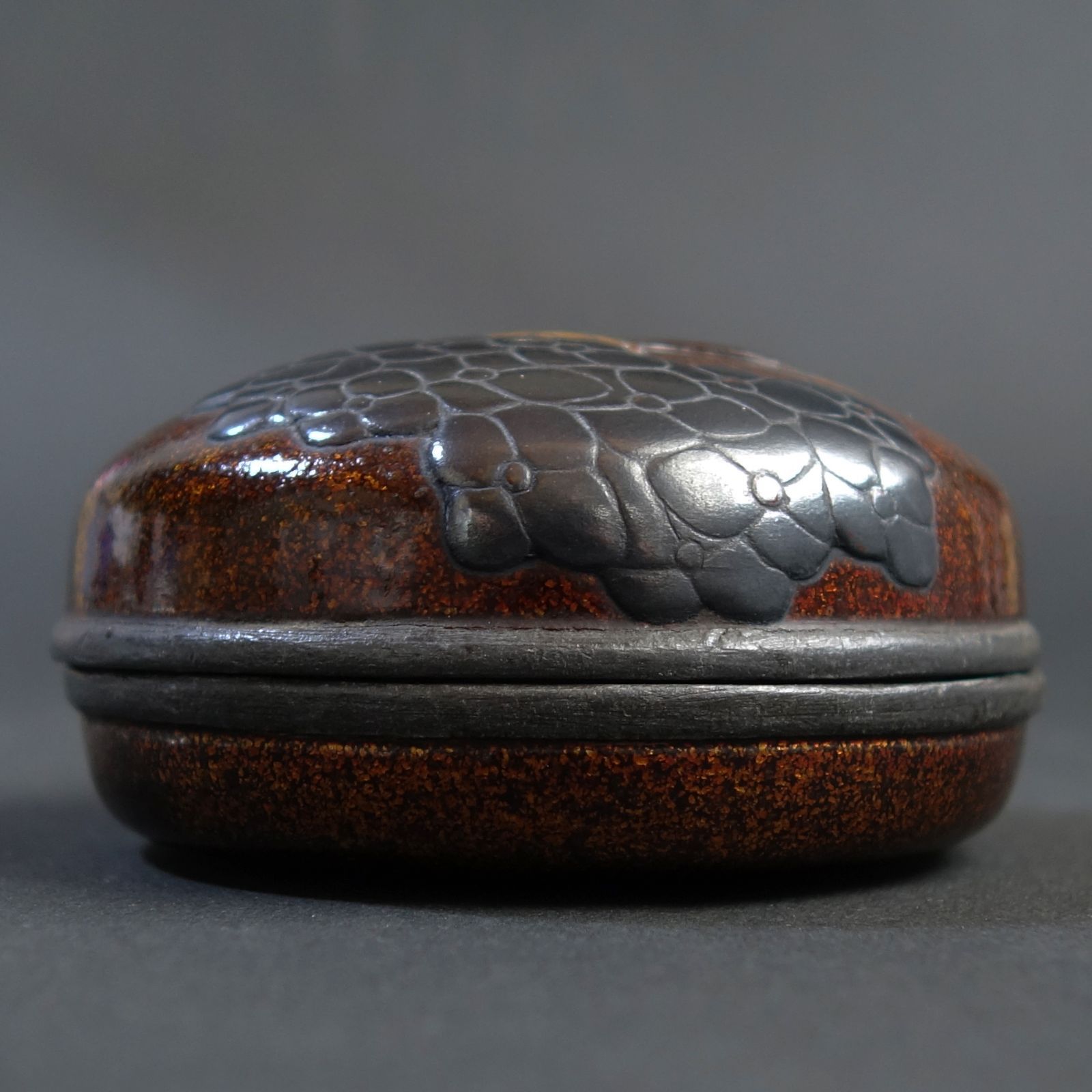 骨董逸品【紫陽花図 錫縁香合 高蒔絵 錫板貼 螺鈿細工】(共箱付き) 漆器 高蒔絵 錫縁 香合 茶道具 骨董 古美術 Bc25043001