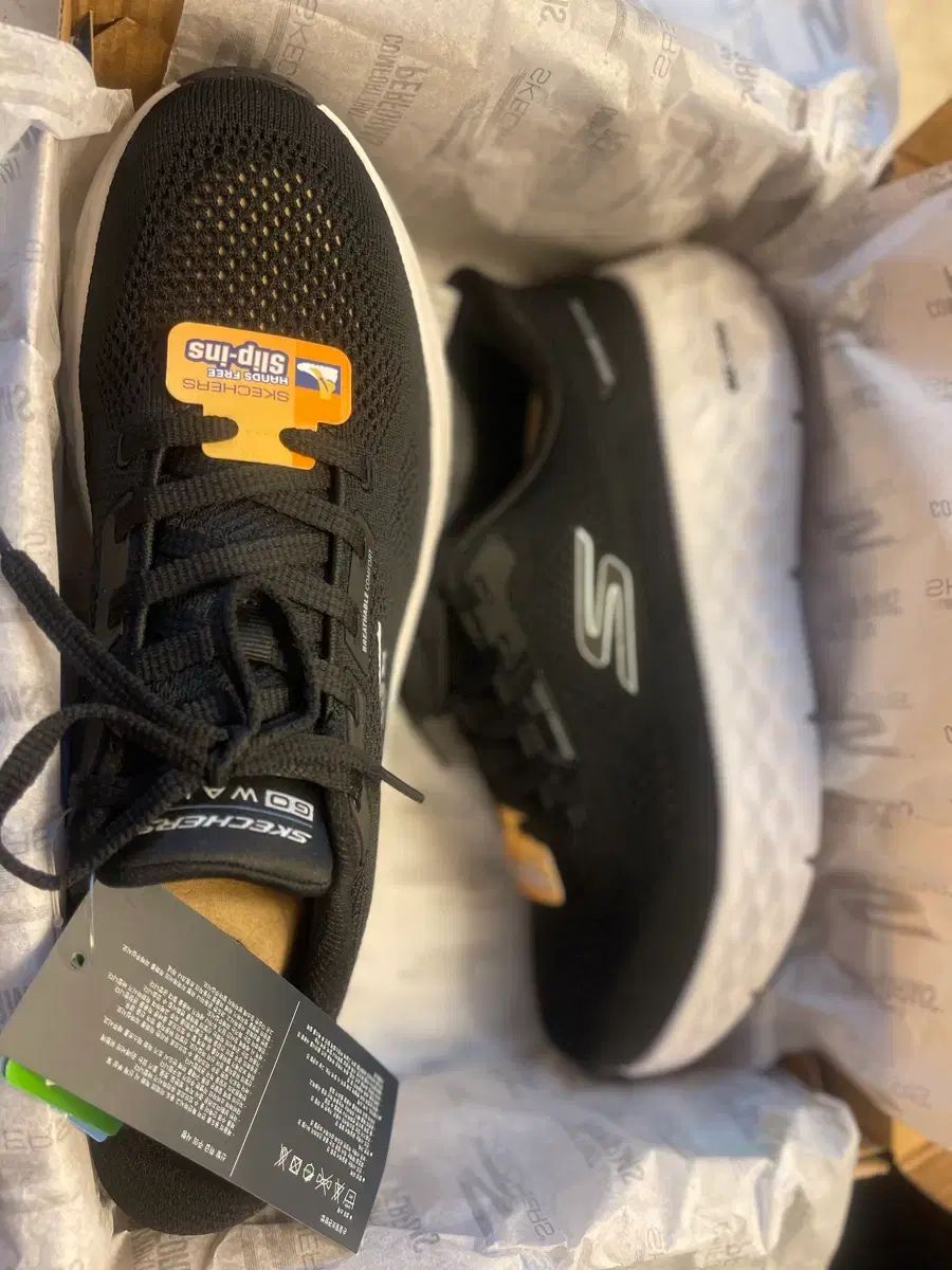 SKECHERS スケッチャーズ スリップインズ ブラック スニーカー