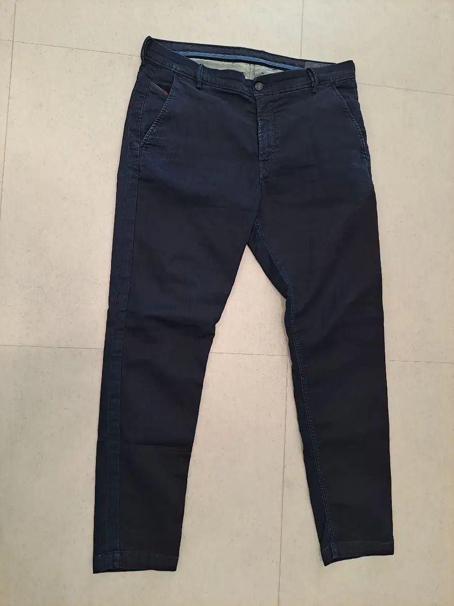 DIESEL ブラック デニム ズボン