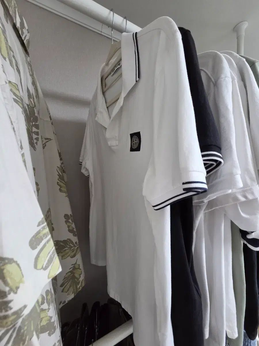 STONE ISLAND ストーンアイランド カ ラ 半袖Tシャツ