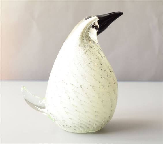 【送料無料】フィンランドから キレイなホワイト ガラスのペンギン 小鳥 フィギュア 北欧 バード オブジェ ヴィンテージ_260403