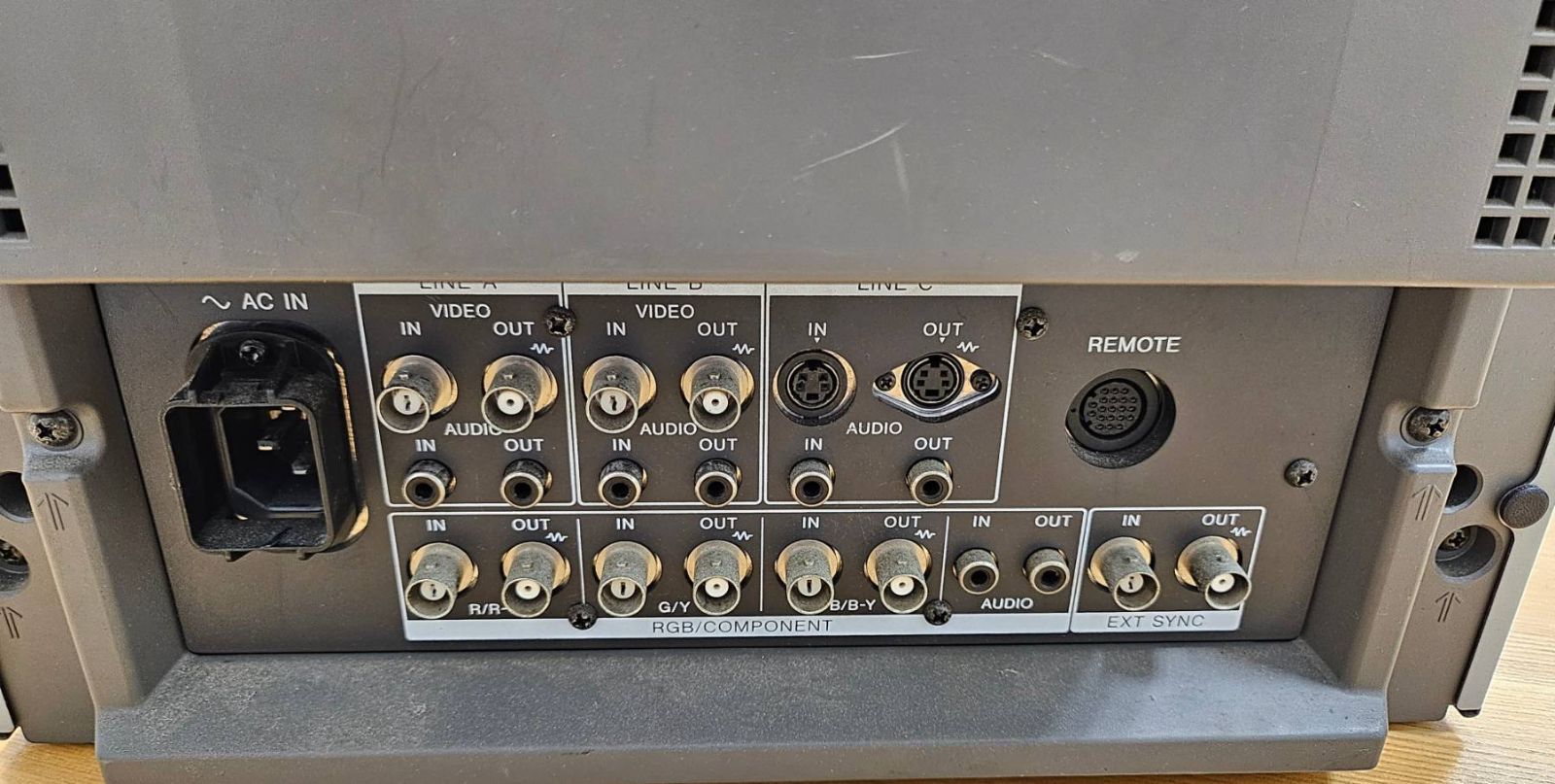 SONY トリニトロンカラービデオ PVM-14M4J 中古 SONY トリニトロンカラービデオ PVM-14M4J 中古