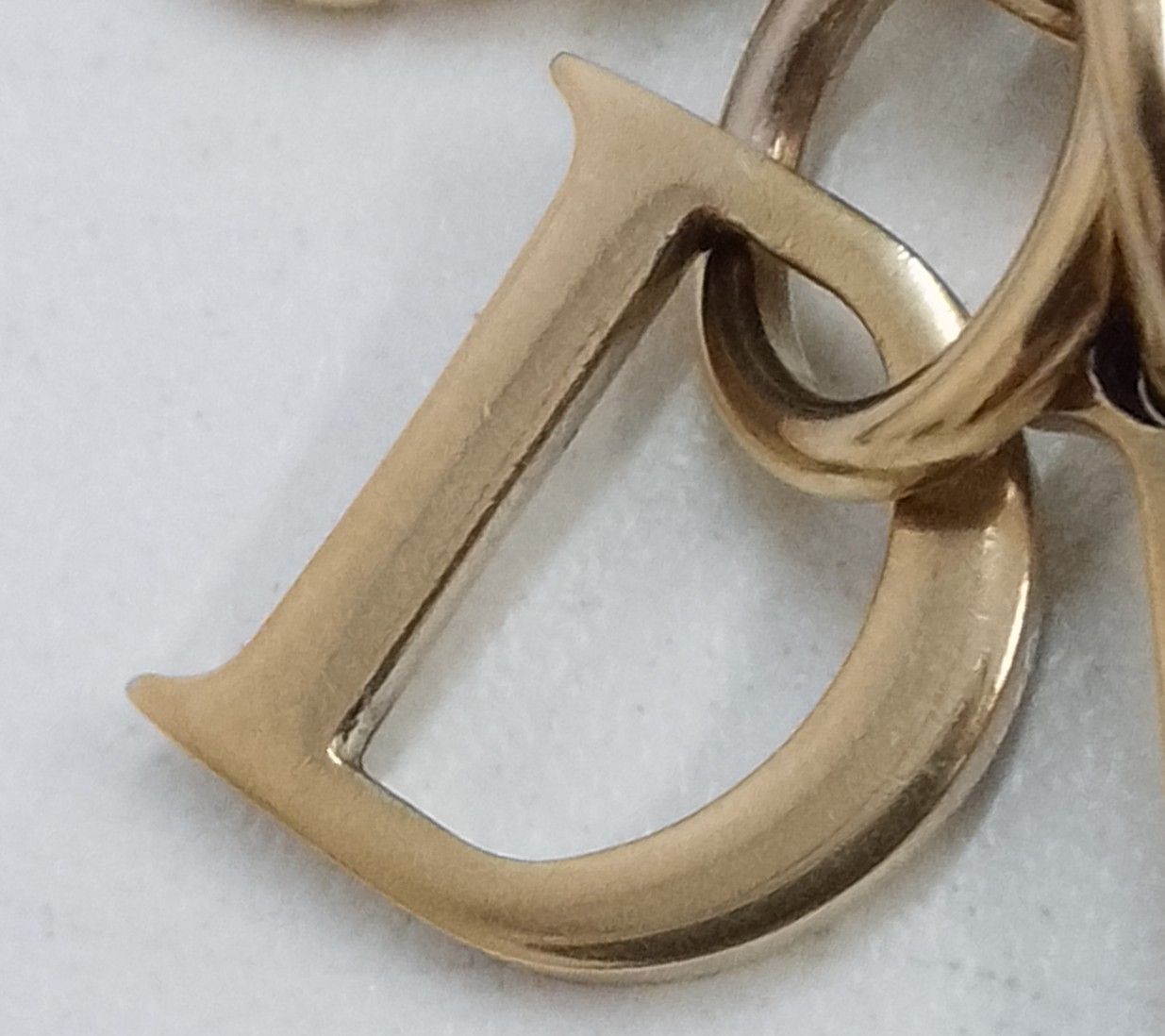 AVC39 クリスチャンディオール 極美品 DIOR ロゴチャーム ゴールド金具 保存袋付き