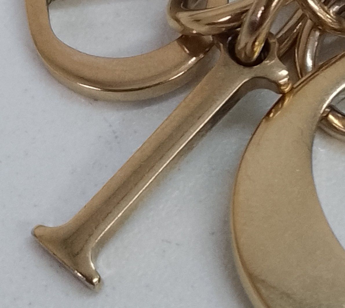 AVC39 クリスチャンディオール 極美品 DIOR ロゴチャーム ゴールド金具 保存袋付き