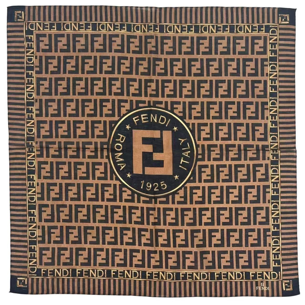 新品同様 FENDI フェンディ ズッカ柄 ロゴ ハンカチ ブラウン 箱付き 新品同様 FENDI フェンディ ズッカ柄 ロゴ ハンカチ ブラウン 箱付き
