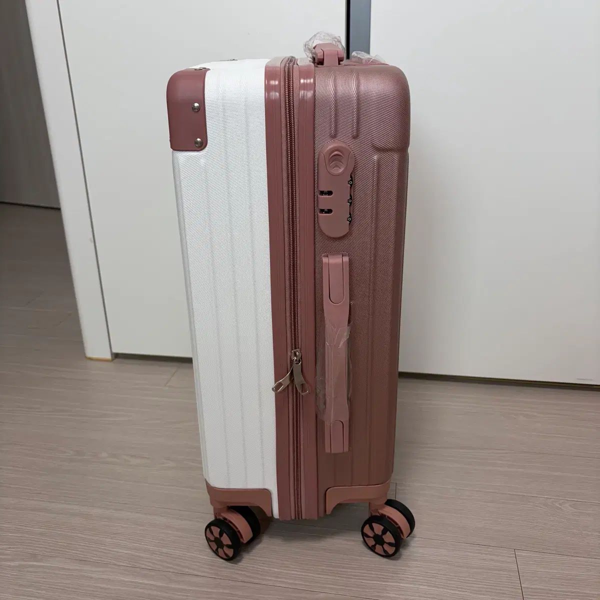 クレヨンしんちゃん 旅行用 機内持ち込み キャリーバッグ クレヨンしんちゃん 旅行用 機内持ち込み キャリーバッグ