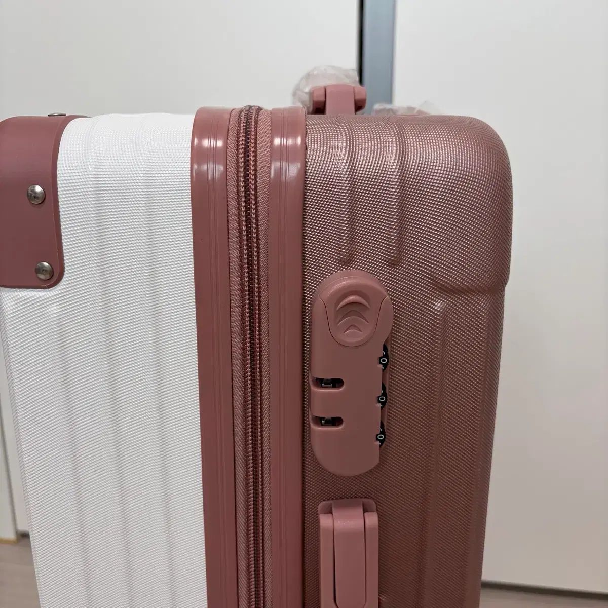 クレヨンしんちゃん 旅行用 機内持ち込み キャリーバッグ クレヨンしんちゃん 旅行用 機内持ち込み キャリーバッグ