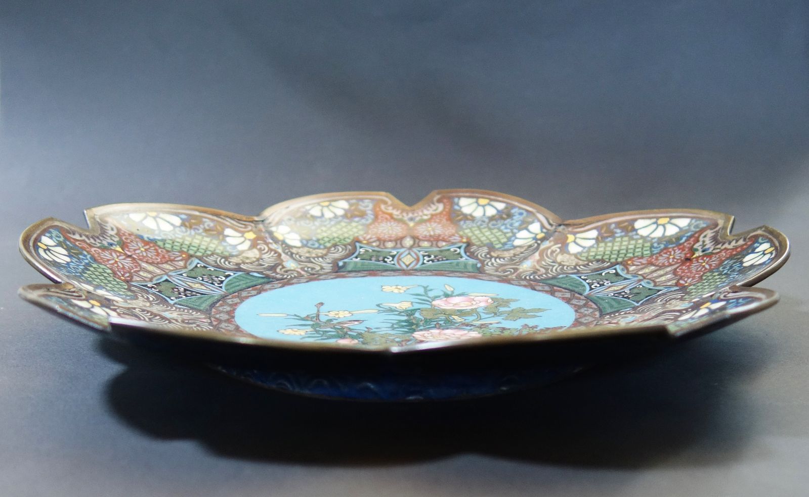 骨董逸品【桜花形 花鳥図 七宝飾皿】 七宝焼 七宝 飾皿 骨董 古美術 Dc25051501 骨董逸品【桜花形 花鳥図 七宝飾皿】 七宝焼 七宝 飾皿 骨董 古美術 Dc25051501