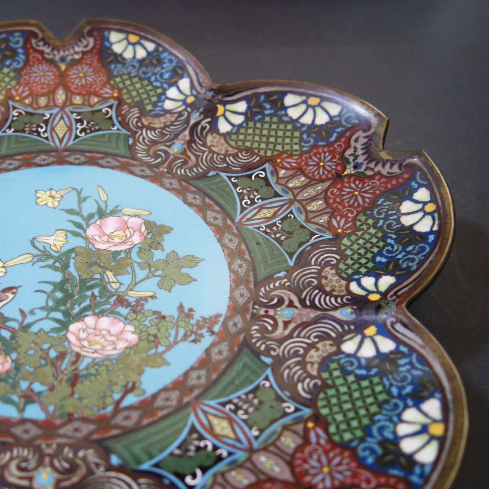 骨董逸品【桜花形 花鳥図 七宝飾皿】 七宝焼 七宝 飾皿 骨董 古美術 Dc25051501 骨董逸品【桜花形 花鳥図 七宝飾皿】 七宝焼 七宝 飾皿 骨董 古美術 Dc25051501