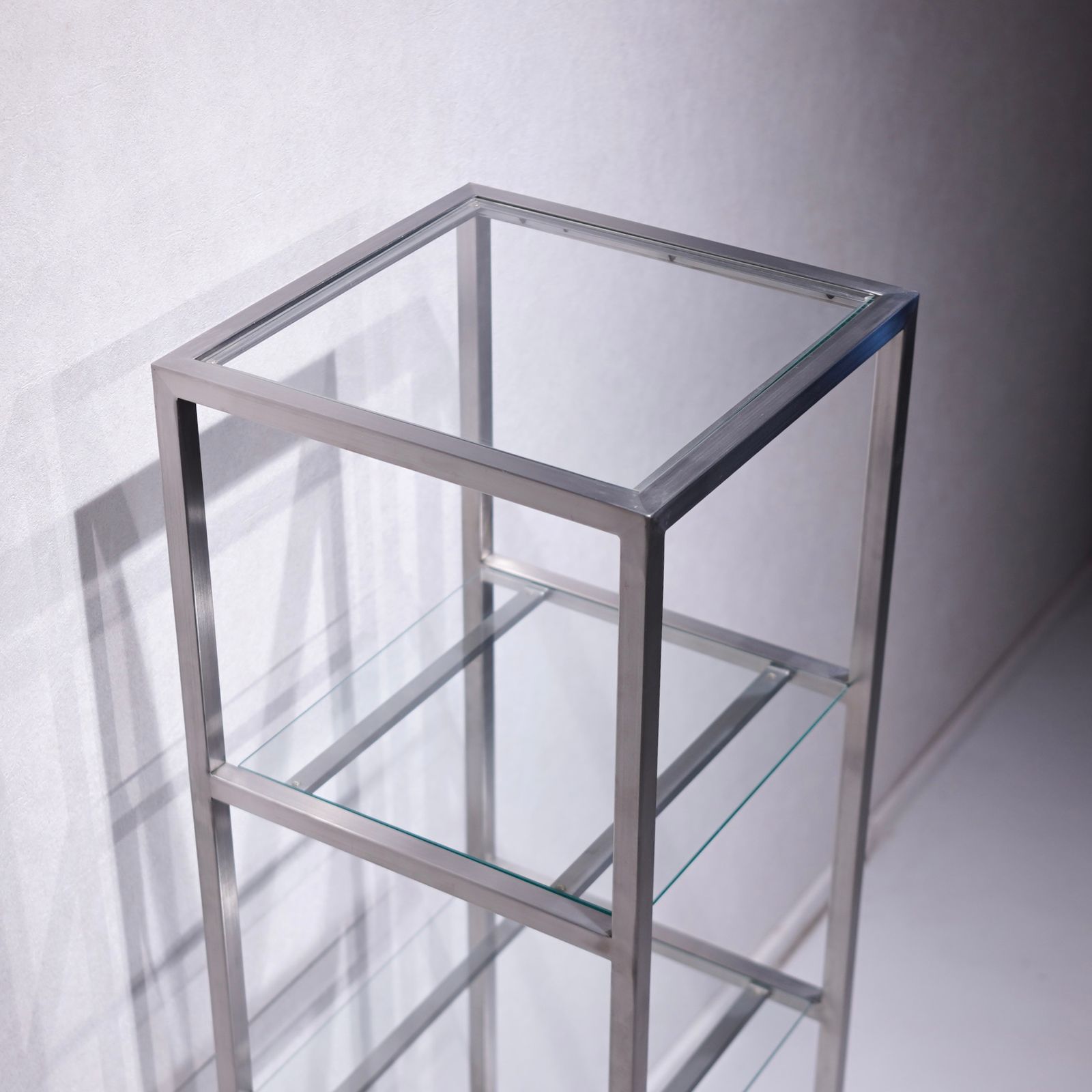 Anonymous Display Shelf / モダン 美品 ステンレス ガラスシェルフ ディスプレイラック オープンシェルフ 飾り棚(関連:vitra フリッツハンセン) Anonymous Display Shelf / モダン 美品 ステンレス ガラスシェルフ ディスプレイラック オープンシェルフ 飾り棚(関連:vitra フリッツハンセン)