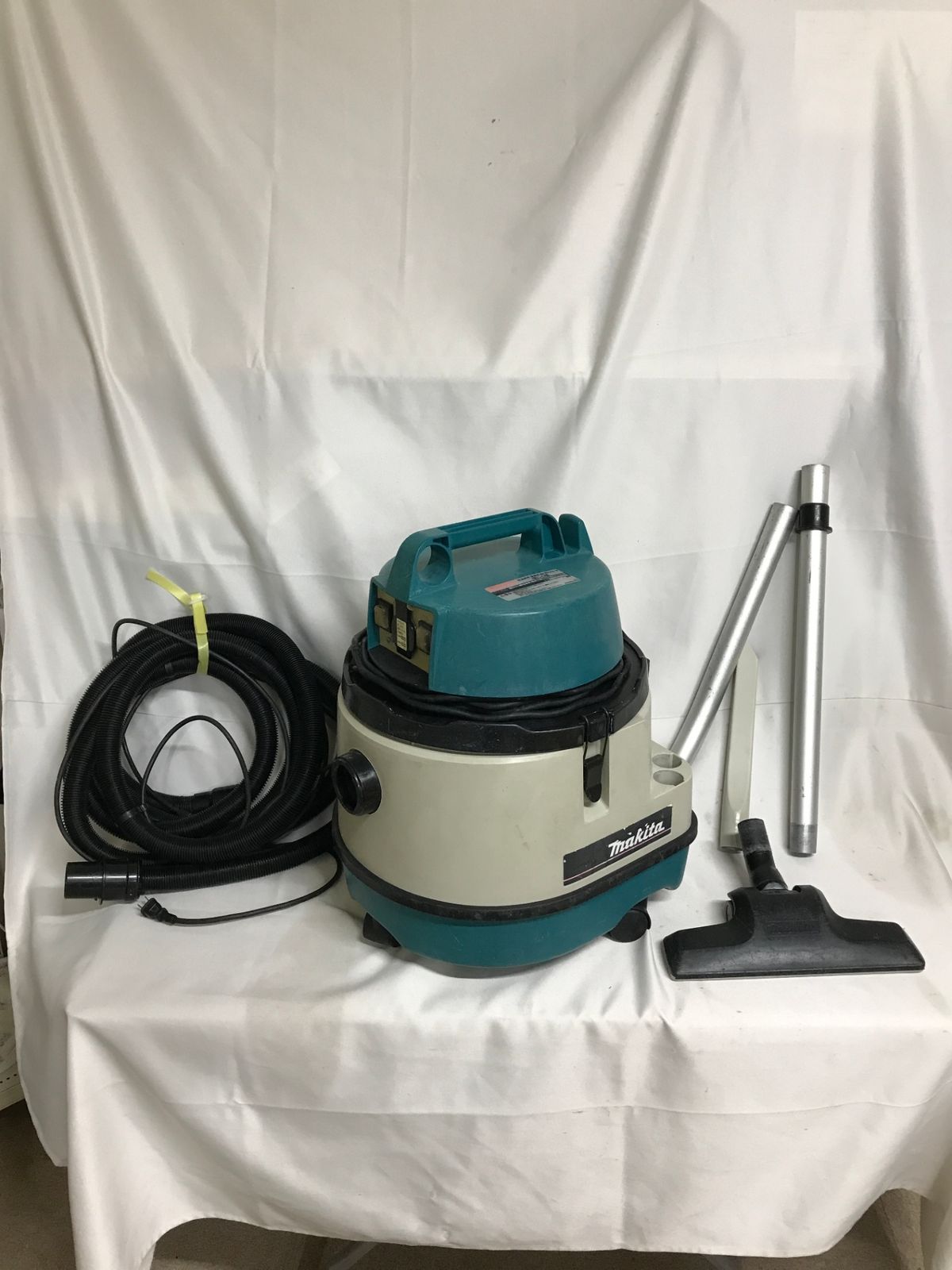 【北見市発】マキタ makita 乾湿両用 業務用 強・弱2スピード 集じん機 435 青 業務用