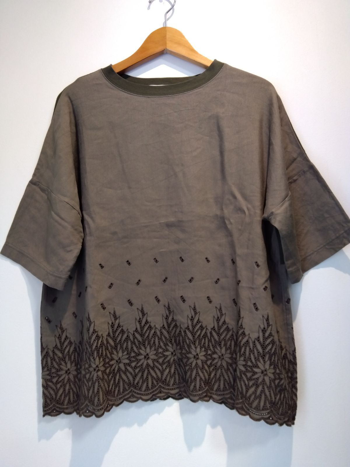 M19 ケイハヤマ　トップス　日本製　刺繍　レース　二の腕、肘もカバー