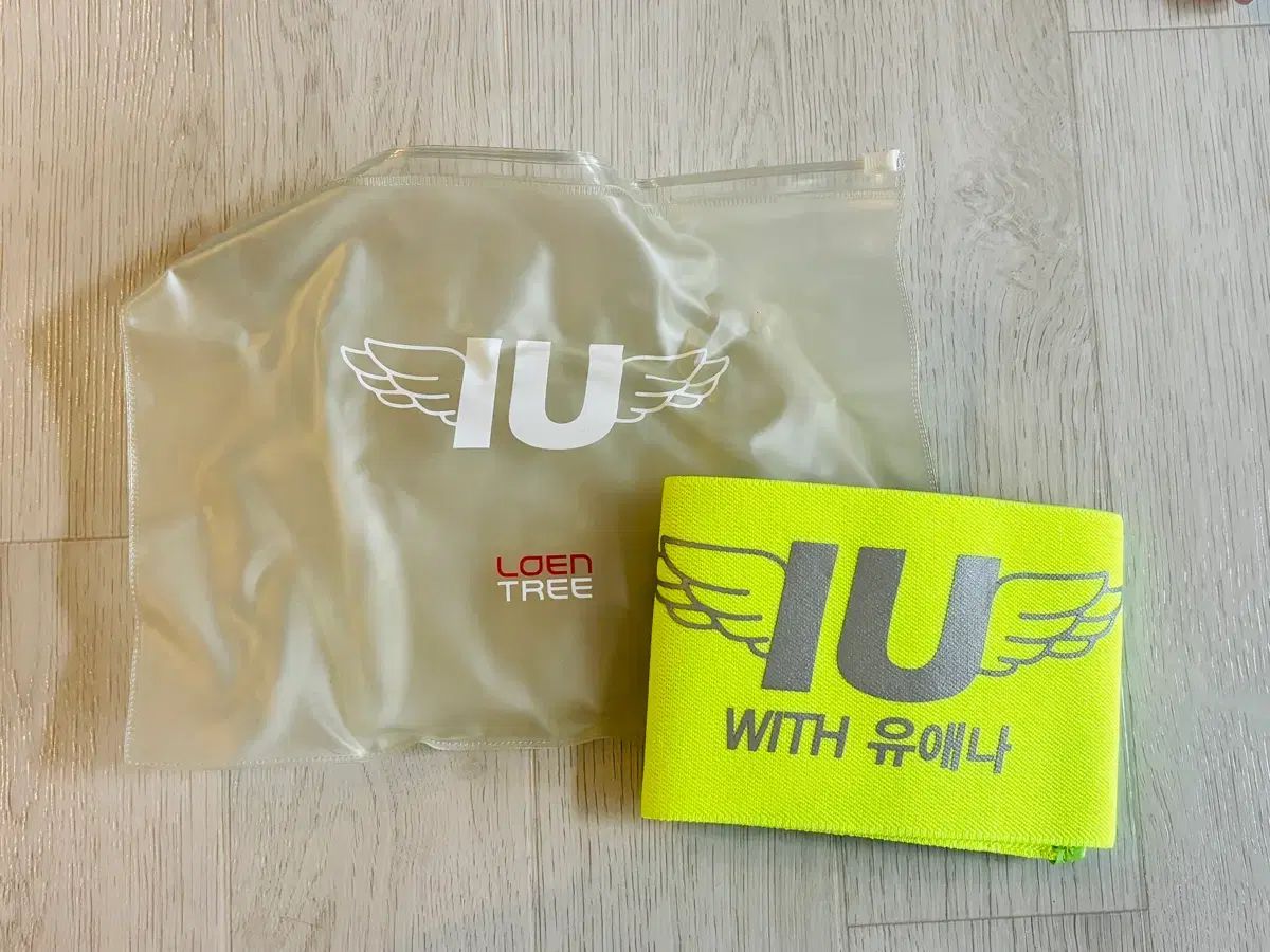 IU ユエナ UAENA 袖ストライプ