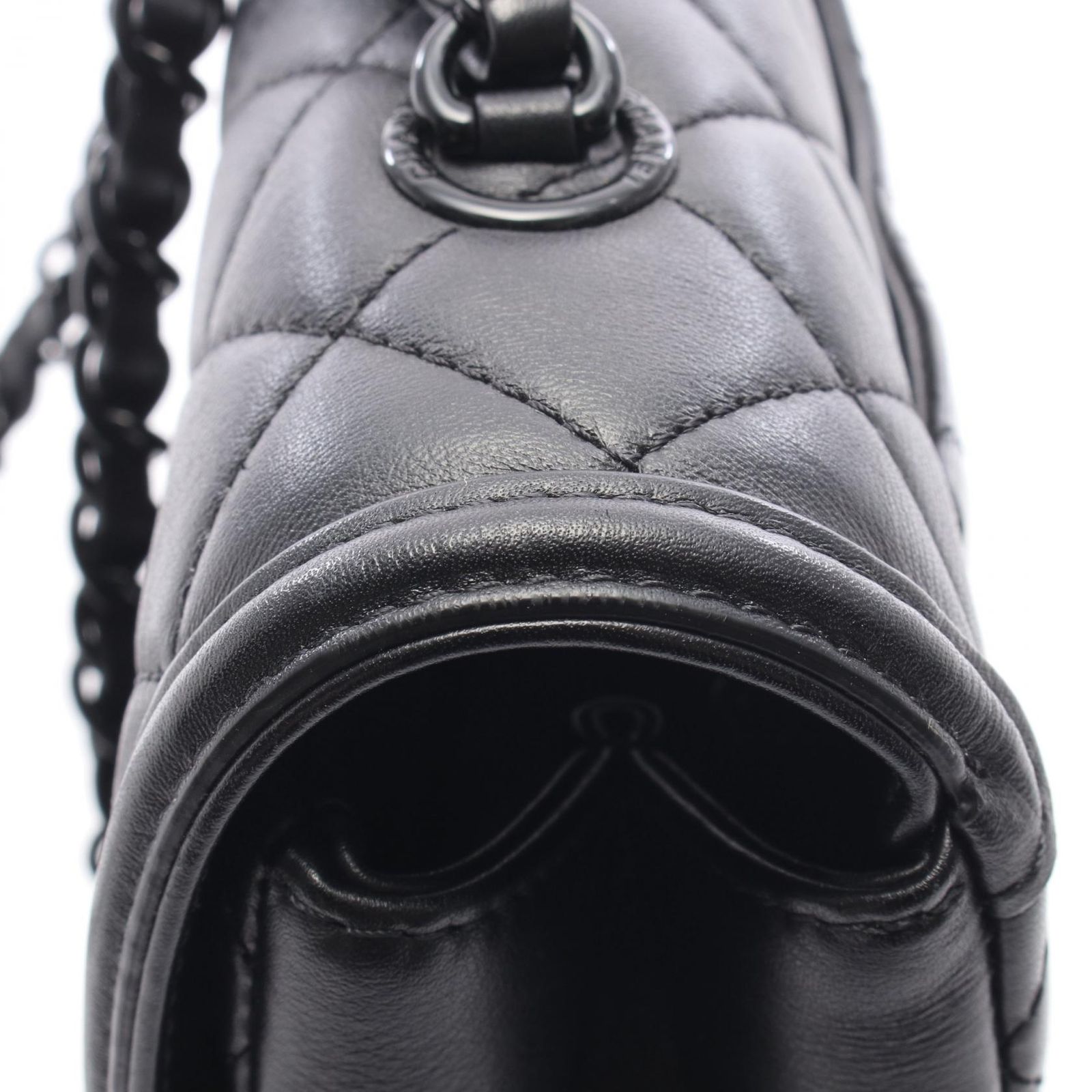 シャネル CHANEL ショルダーバッグ マトラッセ ブラック レザー