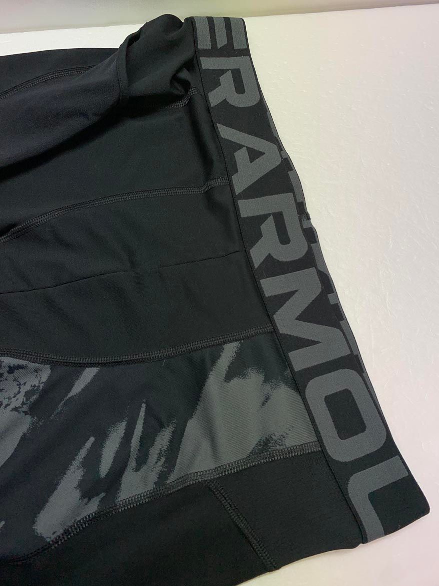 美品 UNDER ARMOUR アンダーアーマー 1381356 UAヒートギアアーマー