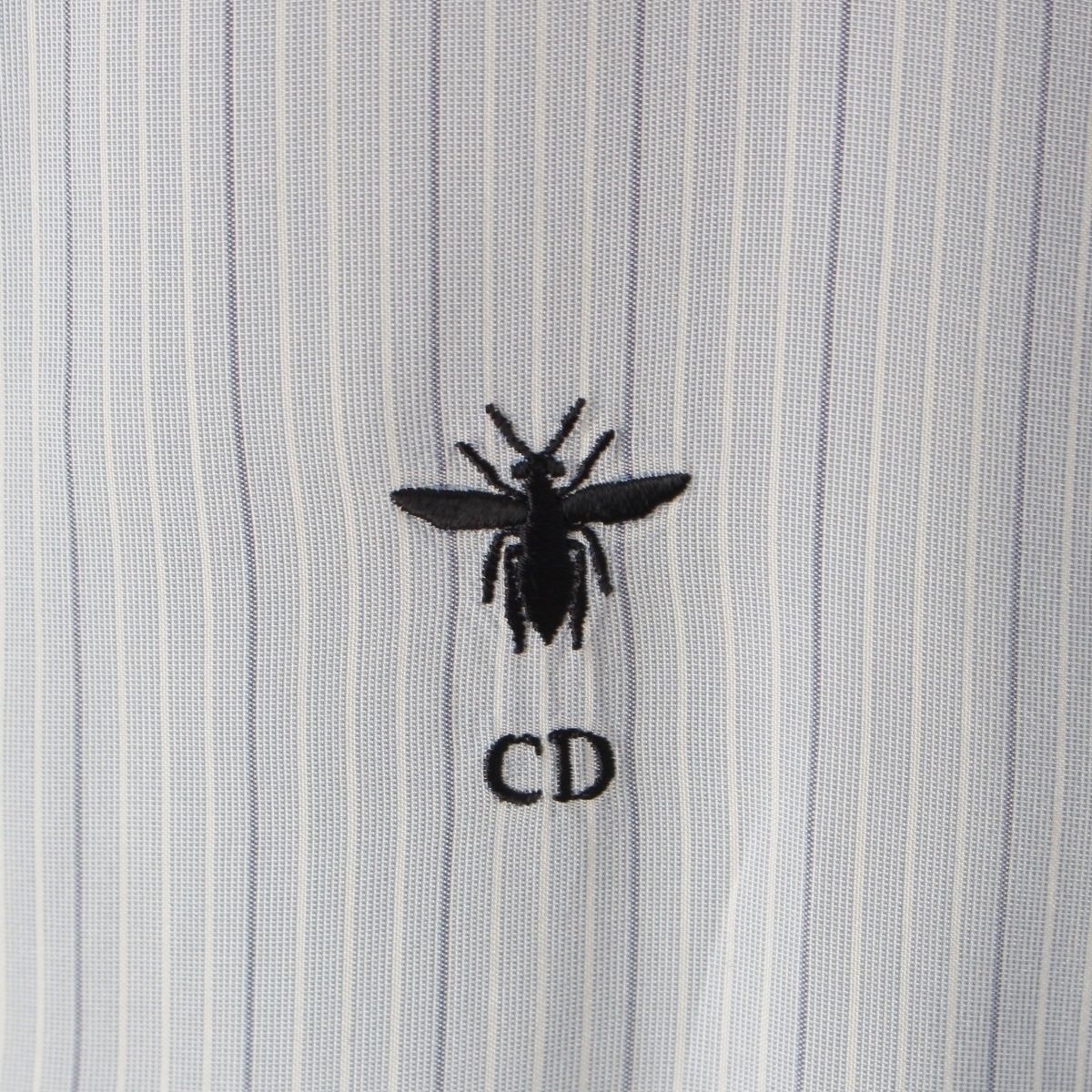 ディオール シルク ストライプ BEE ビー 刺繍 シャツ ブラウス トップス 021B65A7018 ライトブルー 34【中古】 ディオール シルク ストライプ BEE ビー 刺繍 シャツ ブラウス トップス 021B65A7018 ライトブルー 34【中古】