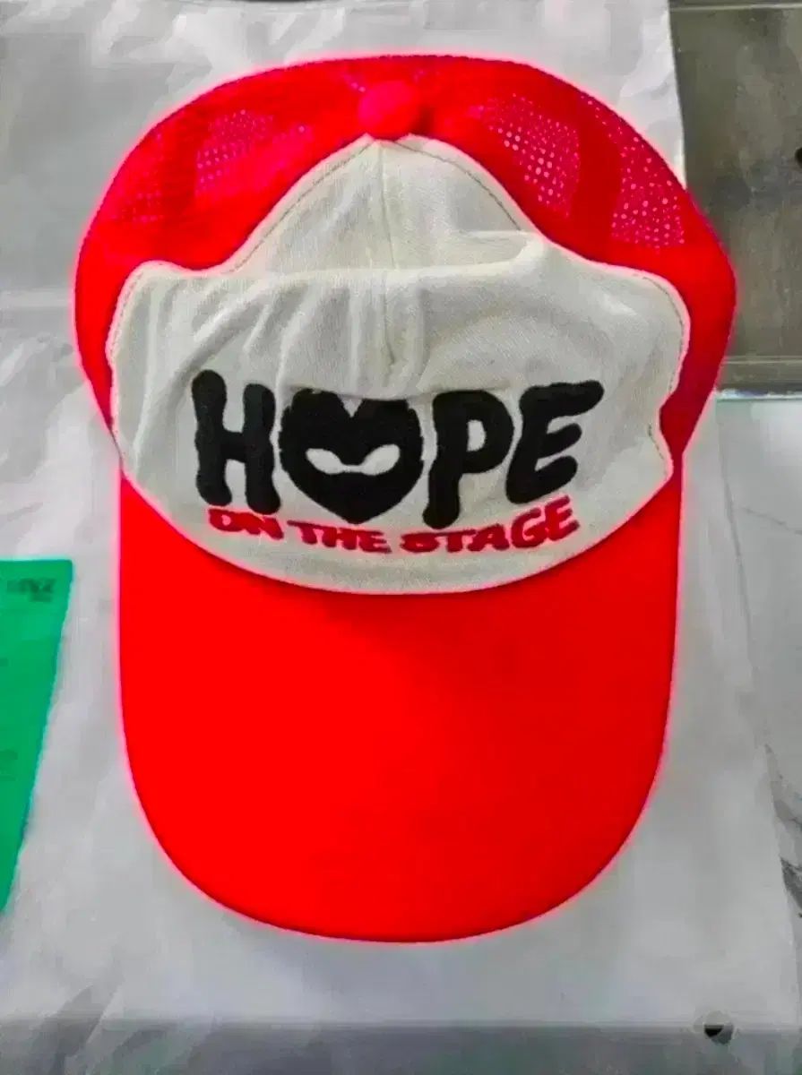 新品) bts ジェイホープ(J-HOPE・ホソク・ホビ) ベースボールキャップ 帽子 レッド 出品