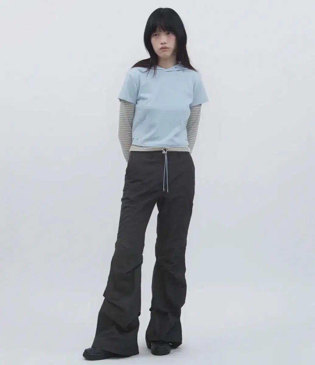 (新品) 뚜오秋山 TUCKED ブーツカット パンツ