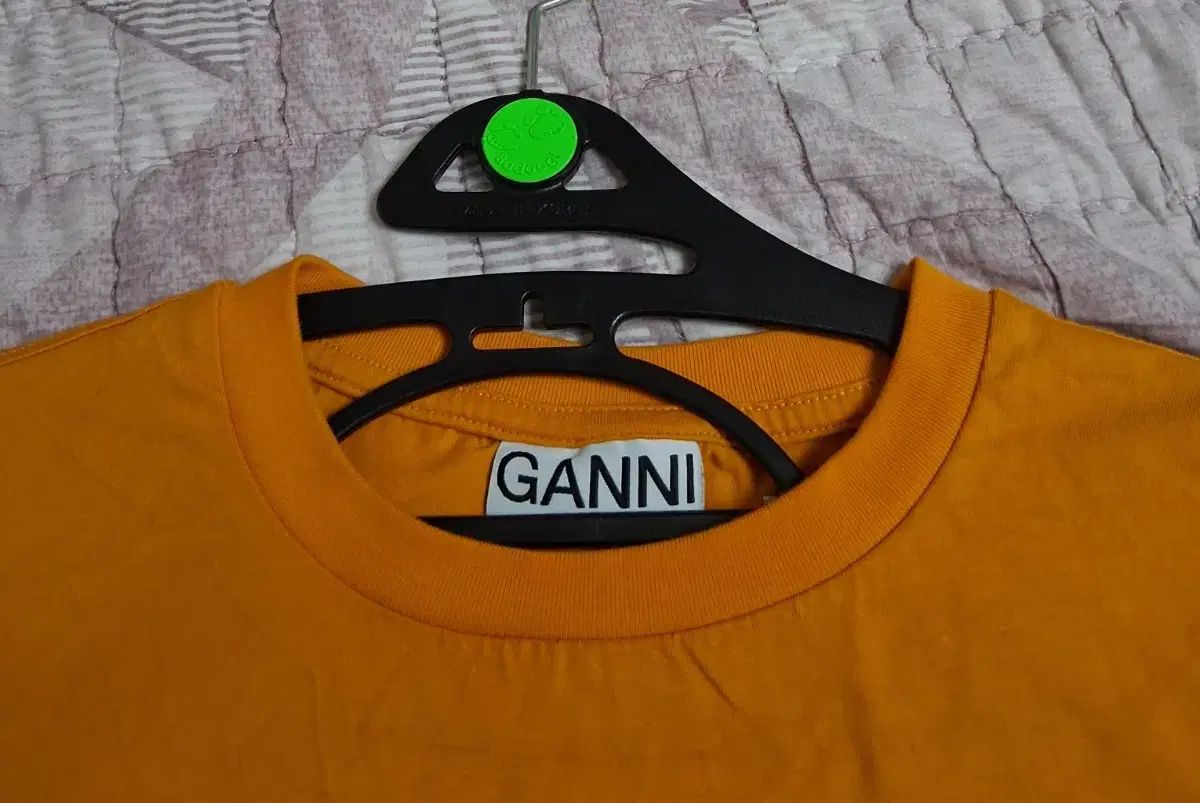 GANNI ガニー半袖Tシャツ スペースグラフィック Tシャツ S55