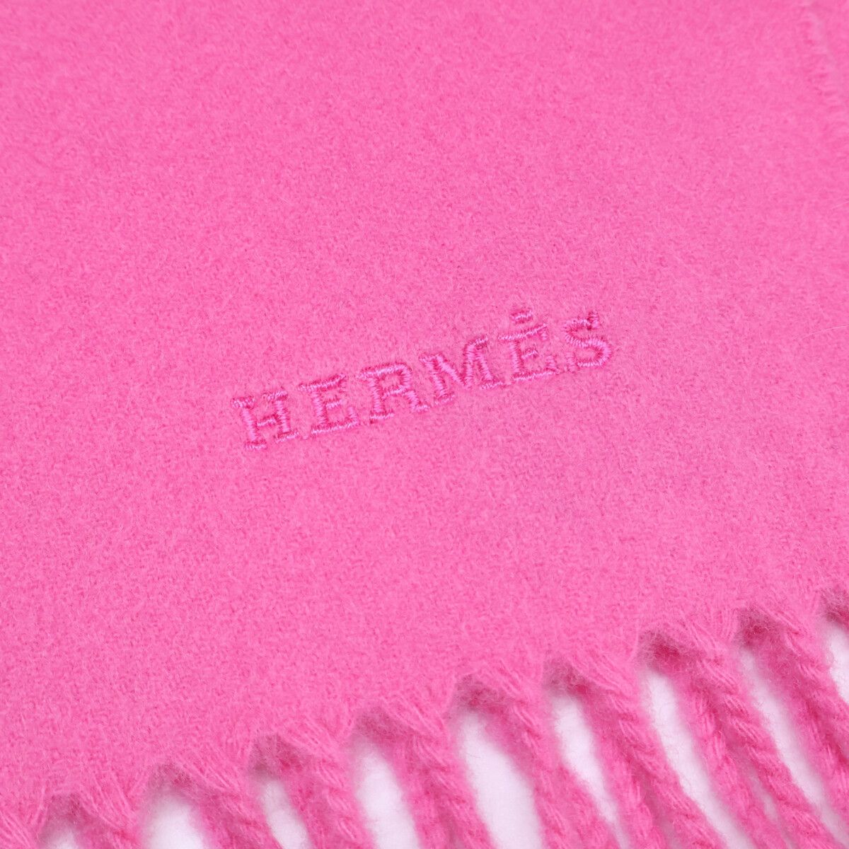 HERMES エルメス ロゴ刺繍 カシミヤ100% フリンジ HERMES エルメス ロゴ刺繍 カシミヤ100% フリンジ