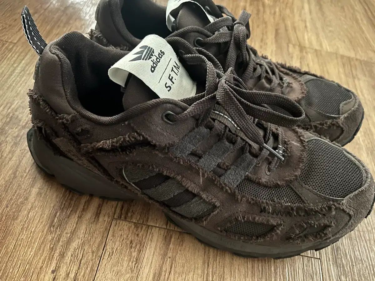 アディダス x ソング フォー ザ ミュート シャドウトーフ DARK BROWN