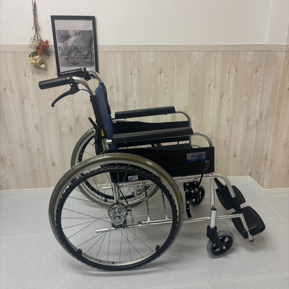 BAL-2 バルシリーズ 介助型 車椅子 シンプルスタンダード ノーパンク 中古 介護用品 介助用車椅子BAL－2 背折れ式・介助ブレーキ付・ノーパンクタイヤ