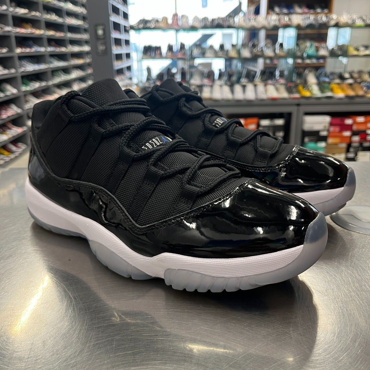 【US10】 AIR JORDAN 11 RETRO LOW Space Jam FV5104-004 【中古】 箱有
